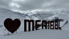 De sign van Méribel in de sneeuw.